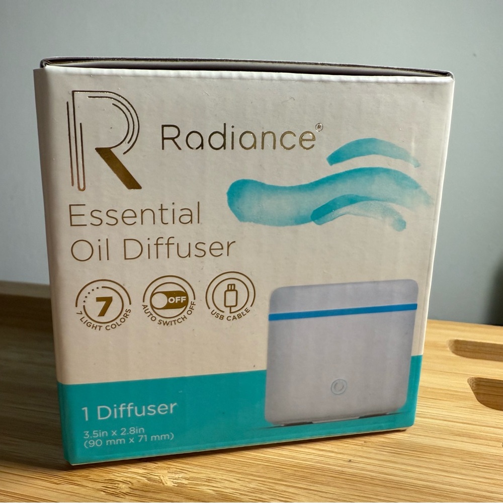 Essential Oil Diffuser Set with Multi-Colored Oils - Picture 5 of 7